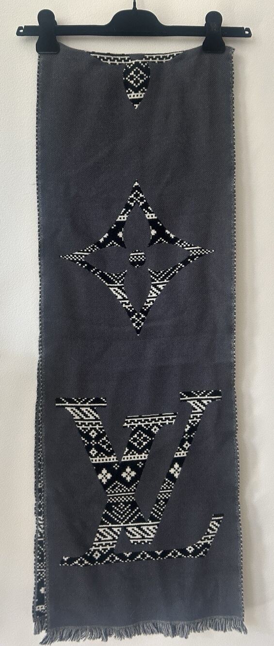 Louis Vuitton Monogram Keffiyeh Scarf includes Louis Vuitton box